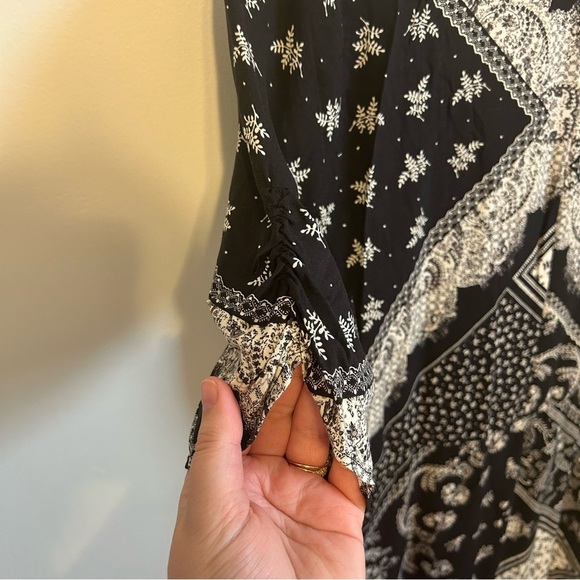 H&M • Button Down Patterned Dress - Picture 6 of 7